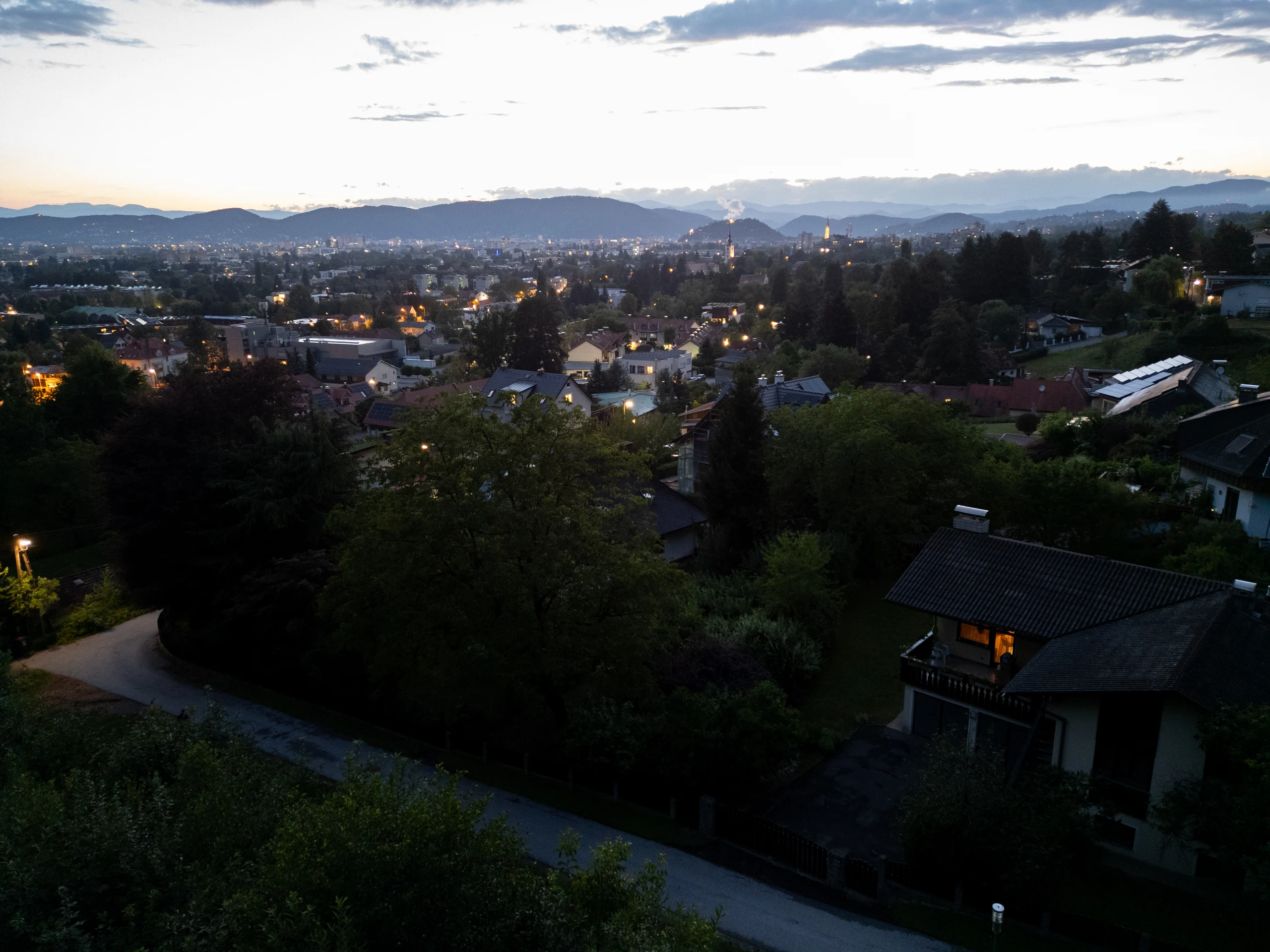 Blick über Graz zur blauen Stunde